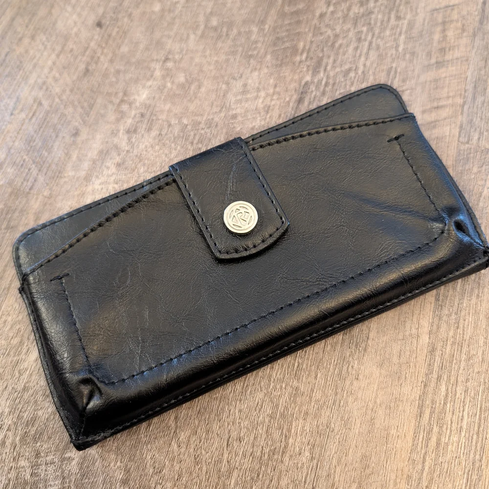 Classic black wallet by Relic with a clean, minimalist design 🖤